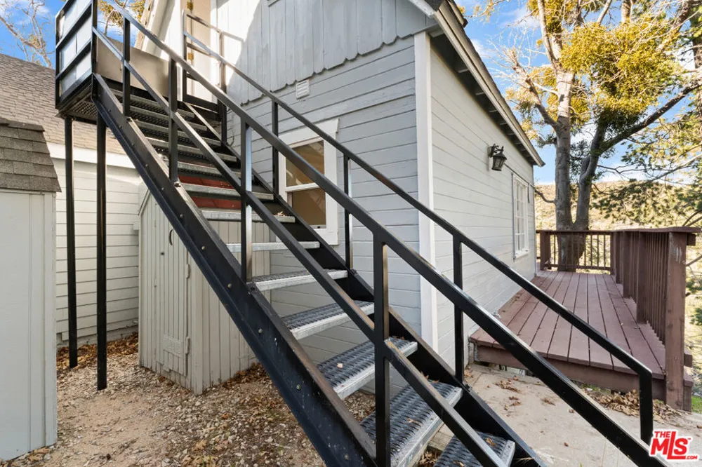 595 Elder Drive Cedar Glen, CA 92321