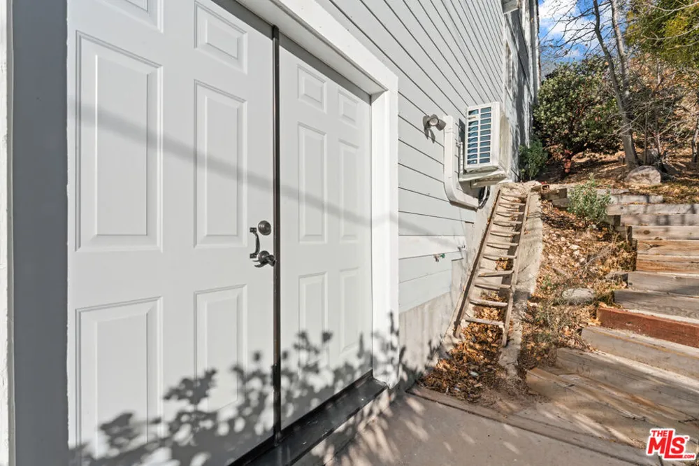 595 Elder Drive Cedar Glen, CA 92321