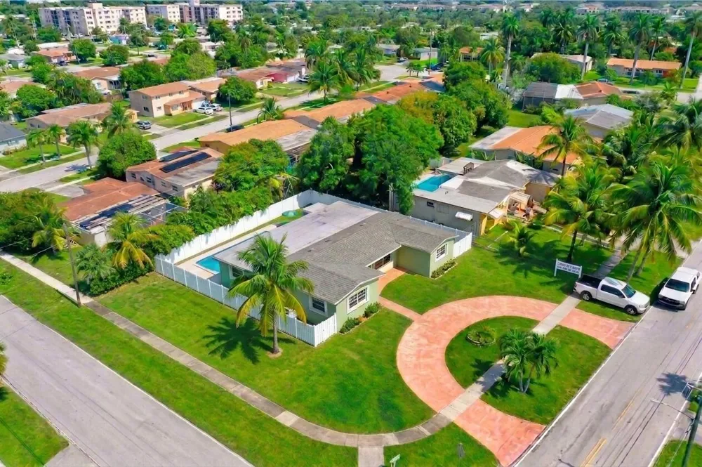 3925 NW 35TH AVENUE Lauderdale Lakes, FL 33309