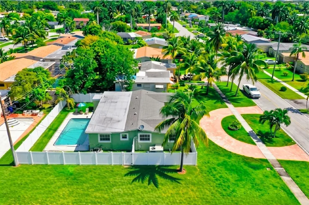 3925 NW 35TH AVENUE Lauderdale Lakes, FL 33309