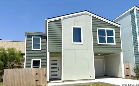 310 W Evergreen St #108
