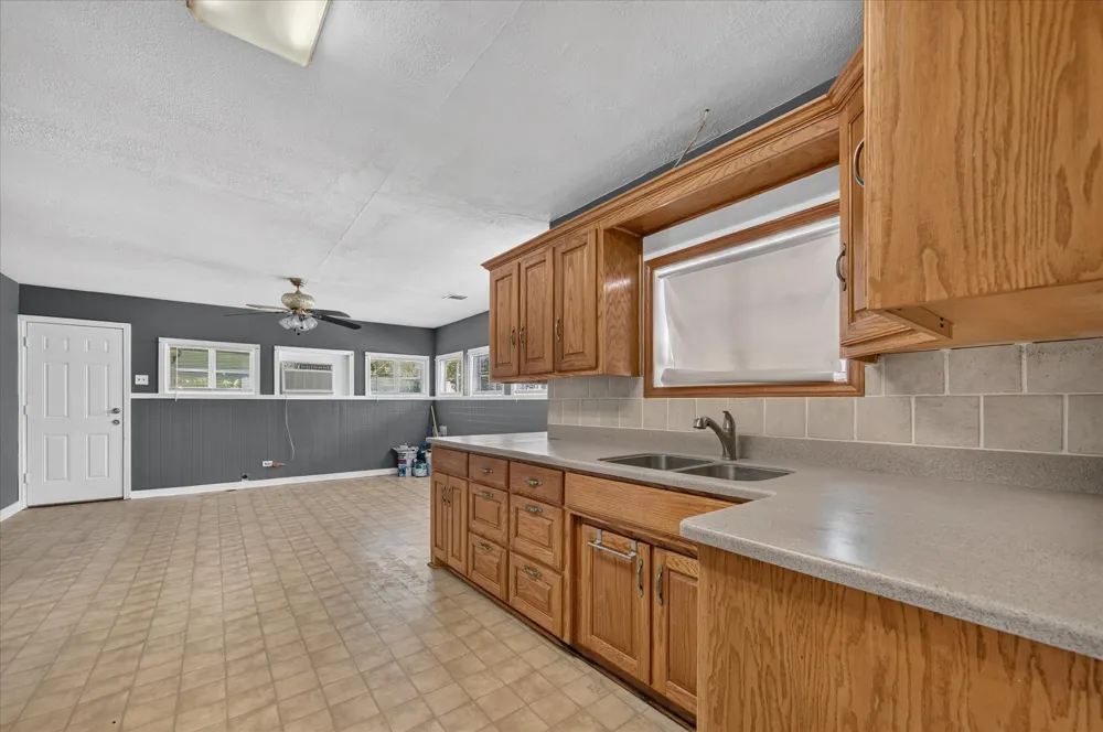1211 S Montclair Avenue Dallas, TX 75208