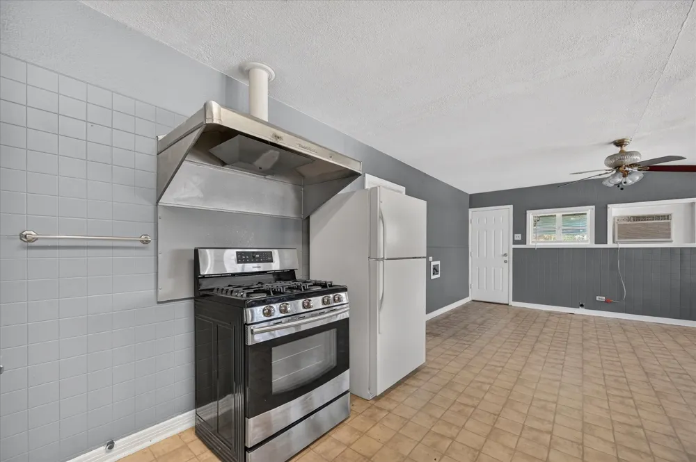1211 S Montclair Avenue Dallas, TX 75208