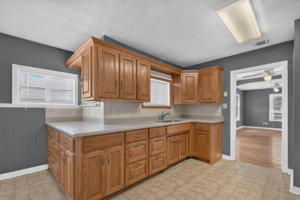 1211 S Montclair Avenue Dallas, TX 75208