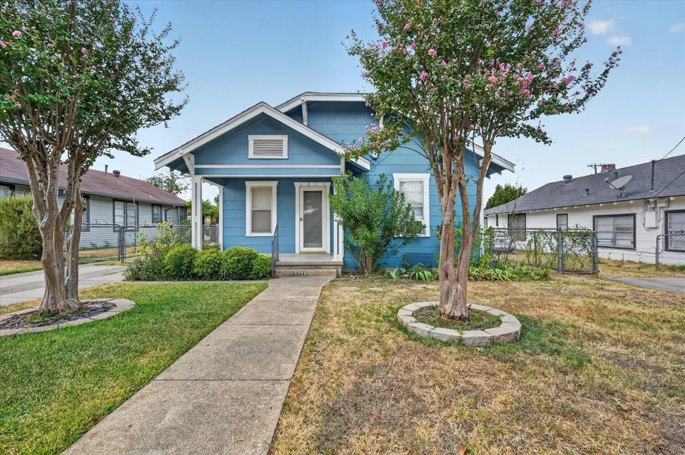 1211 S Montclair Avenue Dallas, TX 75208