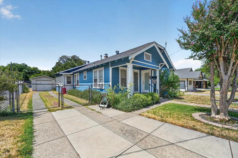 1211 S Montclair Avenue Dallas, TX 75208