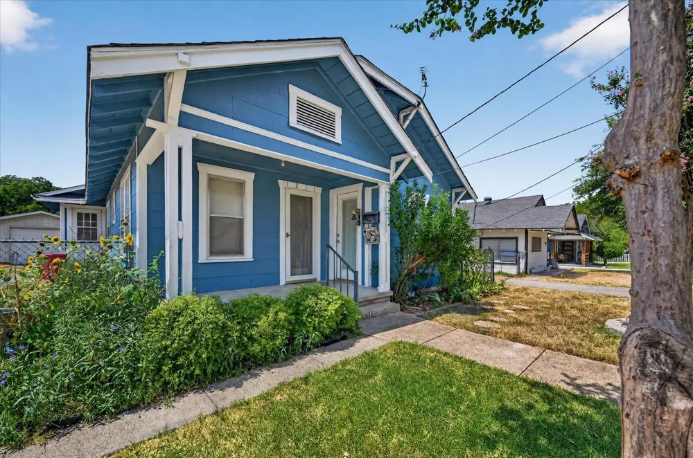 1211 S Montclair Avenue Dallas, TX 75208