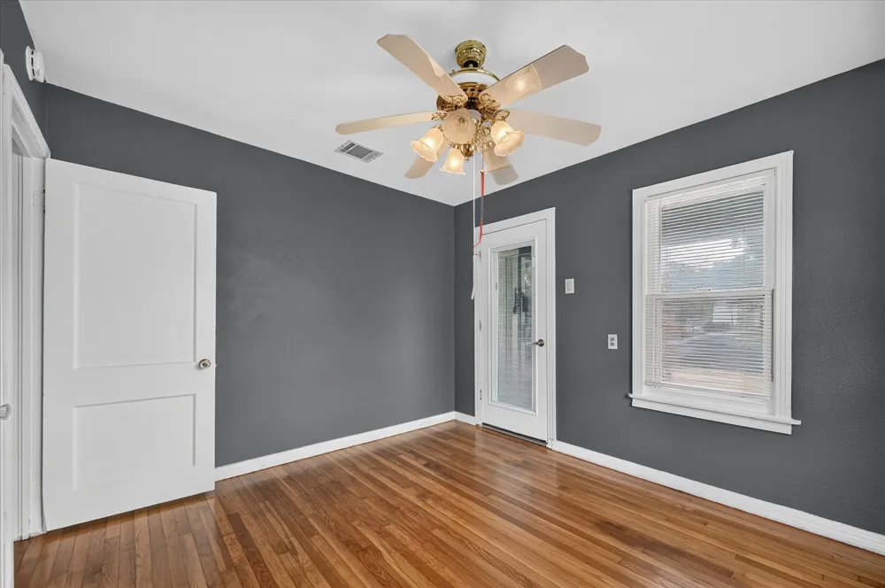 1211 S Montclair Avenue Dallas, TX 75208