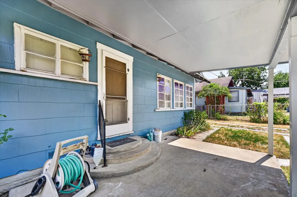 1211 S Montclair Avenue Dallas, TX 75208