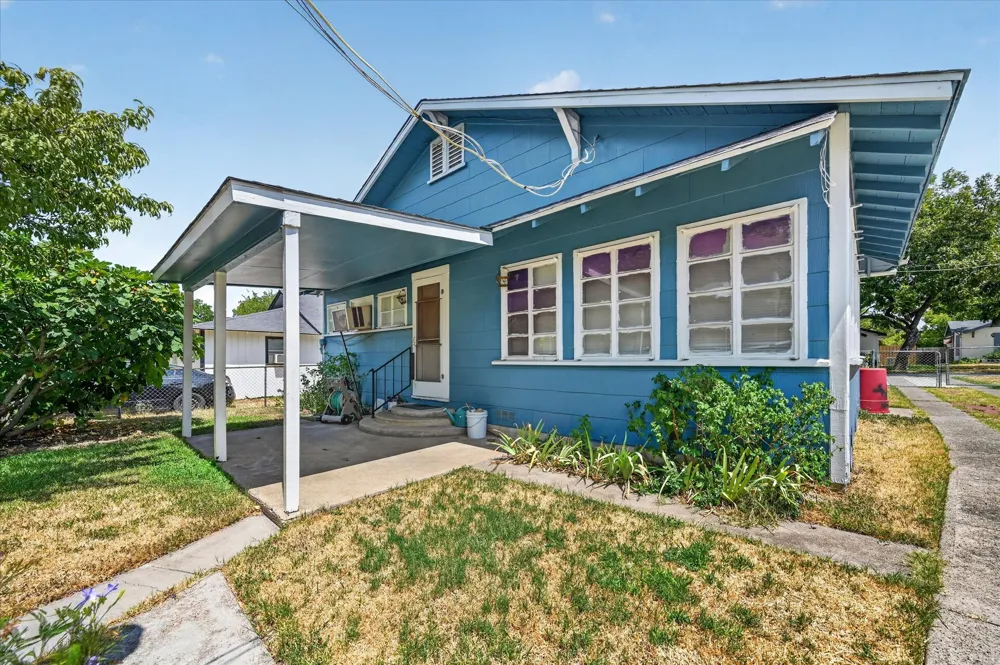 1211 S Montclair Avenue Dallas, TX 75208
