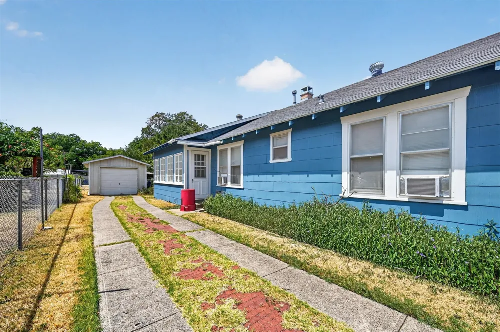 1211 S Montclair Avenue Dallas, TX 75208