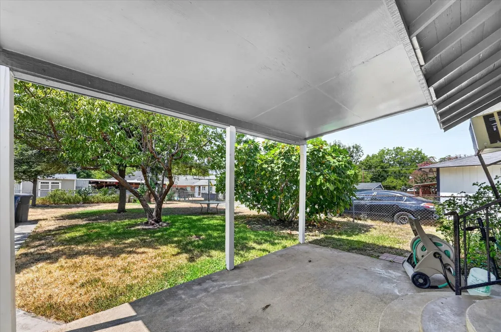 1211 S Montclair Avenue Dallas, TX 75208
