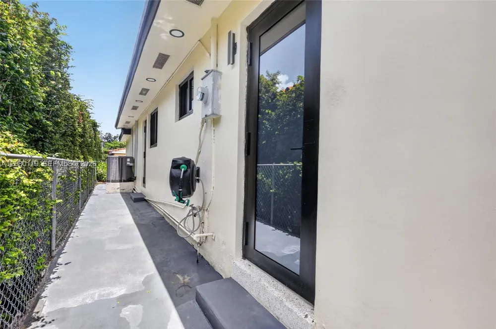 2216 SW 62nd Ave #0 Miami, FL 33155