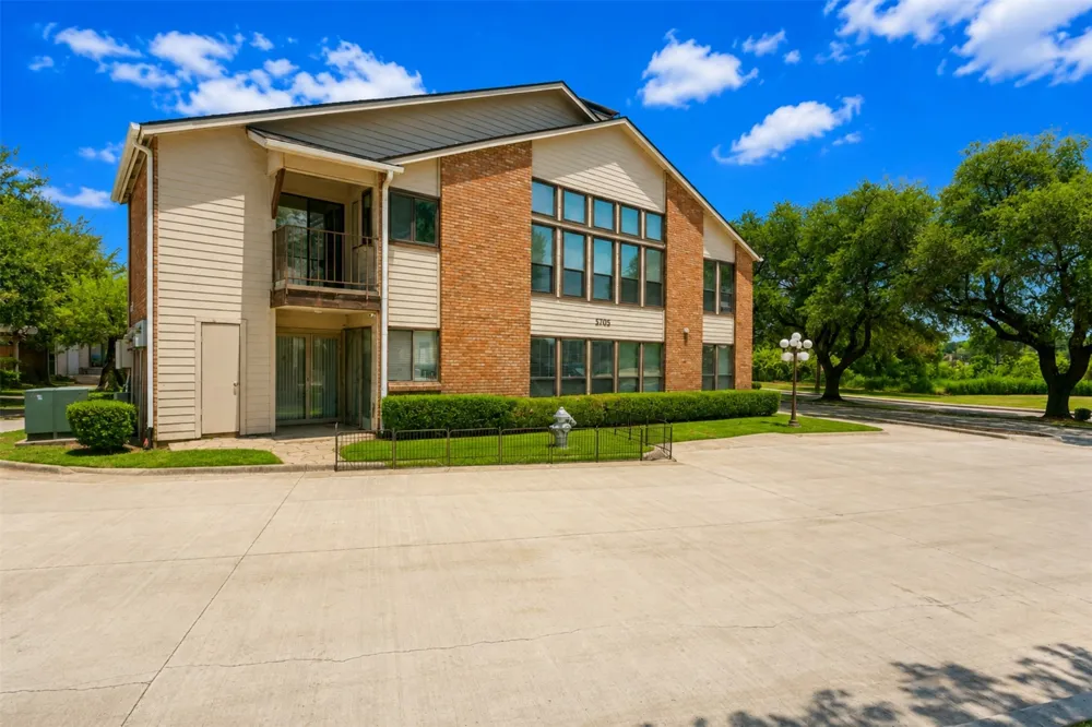 5705 Marvin Loving Drive #201 Garland, TX 75043