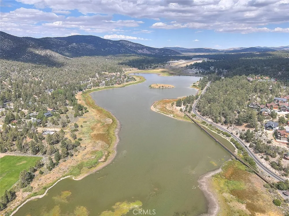912 Nana Big Bear City, CA 92314