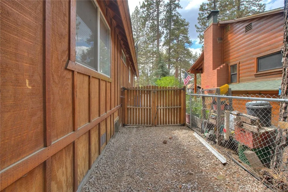 912 Nana Big Bear City, CA 92314