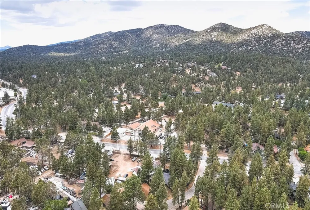 912 Nana Big Bear City, CA 92314