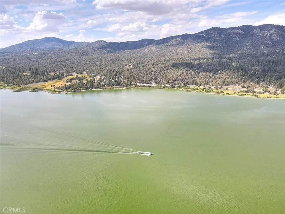 912 Nana Big Bear City, CA 92314