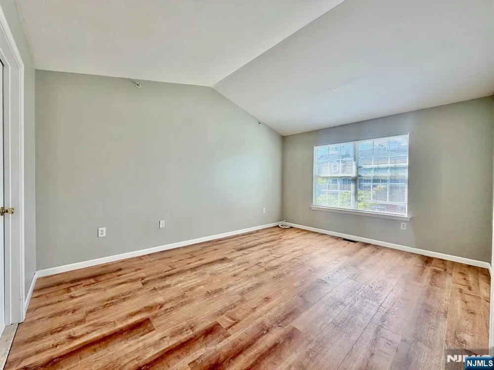 6 McMartin Court Jersey City, NJ 07305