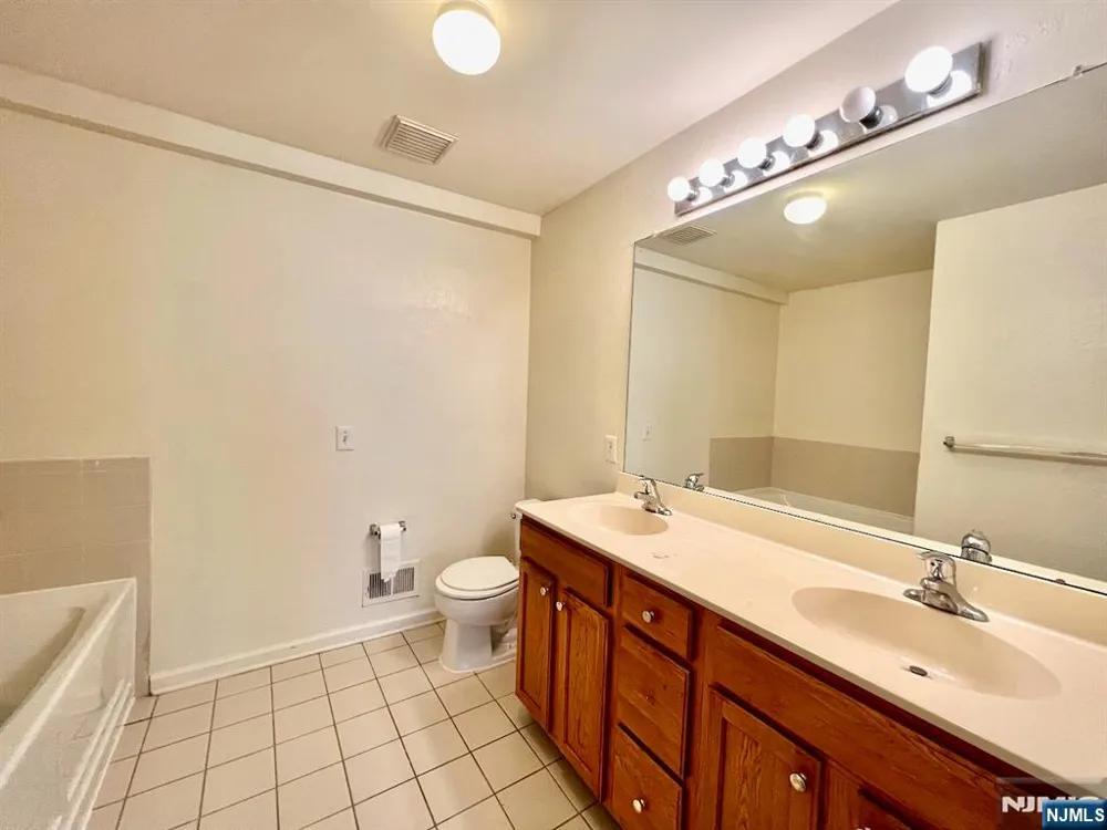 6 McMartin Court Jersey City, NJ 07305