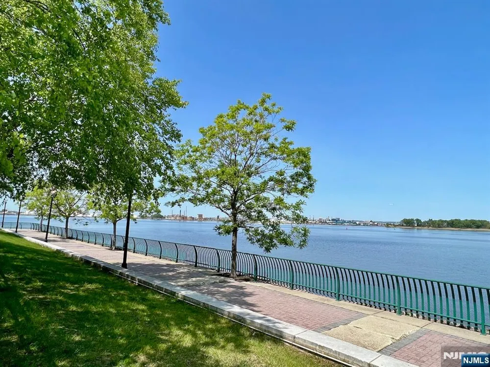 6 McMartin Court Jersey City, NJ 07305