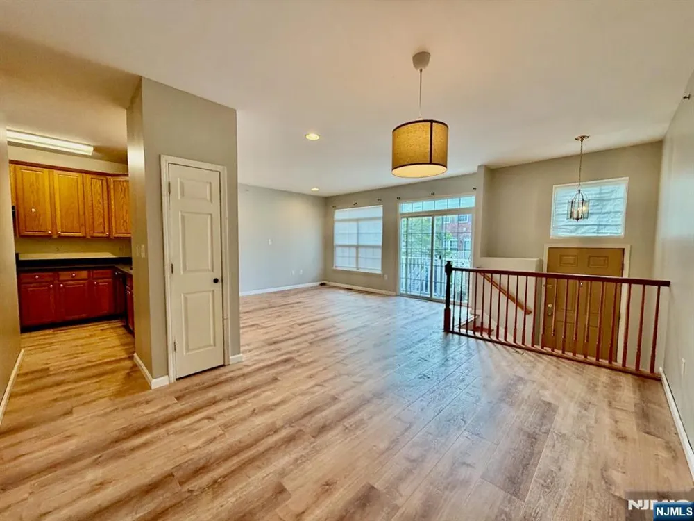 6 McMartin Court Jersey City, NJ 07305