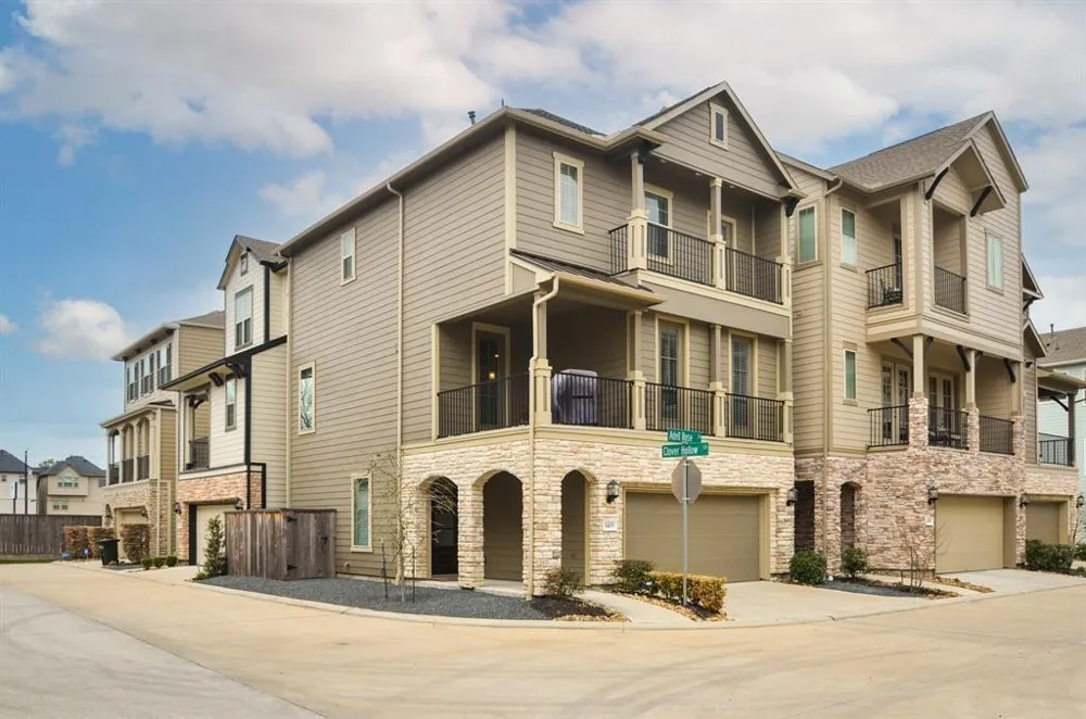 1403 Adell Rose Lane Houston, TX 77043