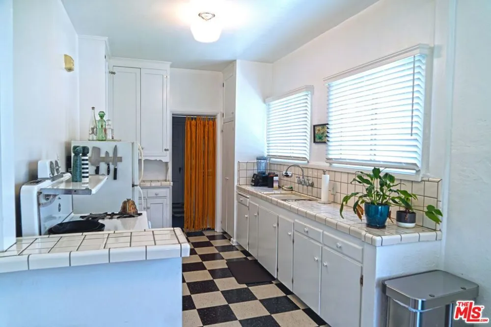 1211 S Hayworth Avenue Los Angeles, CA 90035
