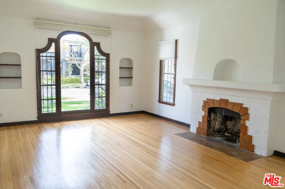 1211 S Hayworth Avenue Los Angeles, CA 90035
