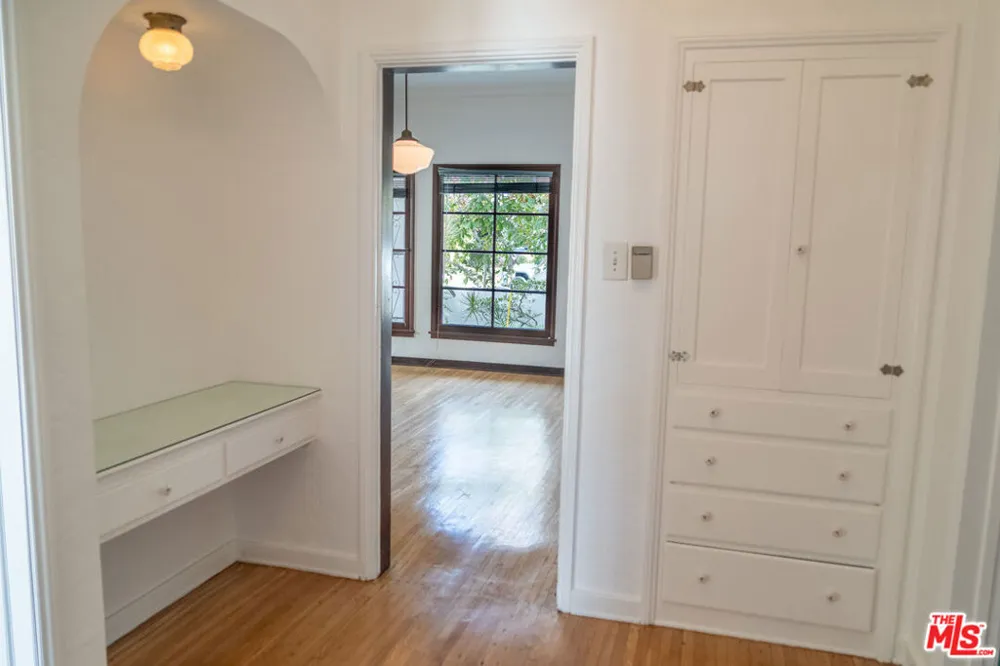 1211 S Hayworth Avenue Los Angeles, CA 90035