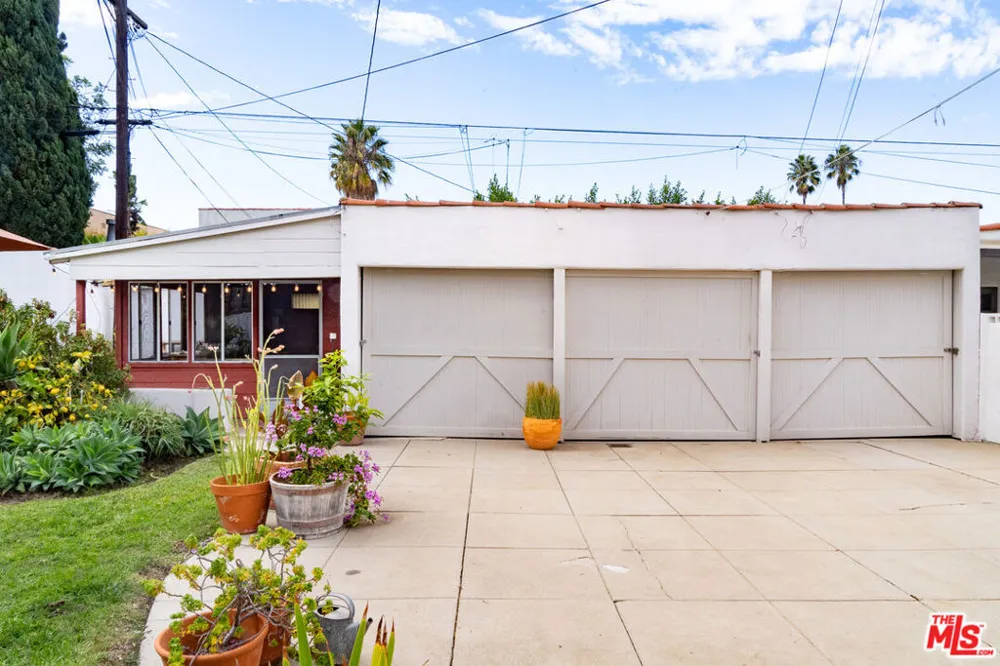 1211 S Hayworth Avenue Los Angeles, CA 90035