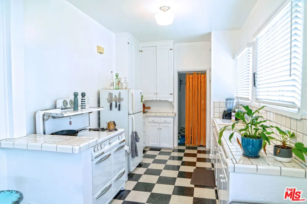 1211 S Hayworth Avenue Los Angeles, CA 90035