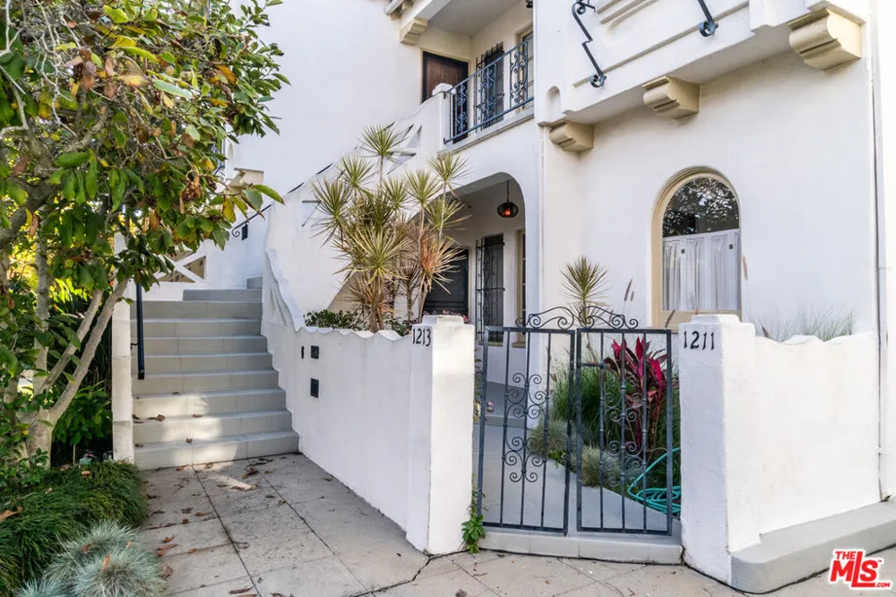 1211 S Hayworth Avenue Los Angeles, CA 90035