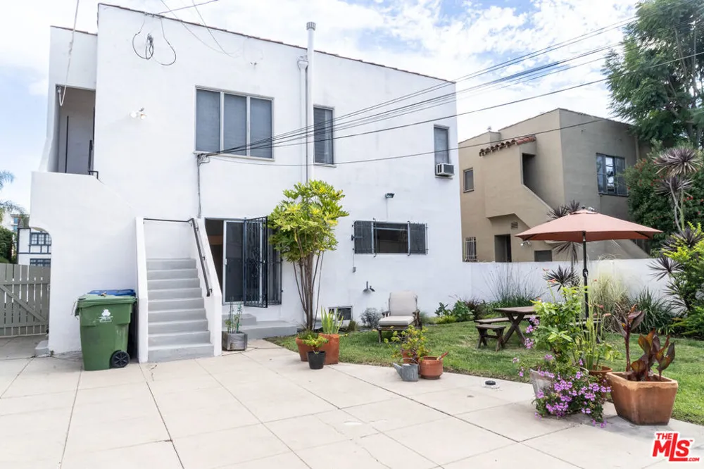 1211 S Hayworth Avenue Los Angeles, CA 90035