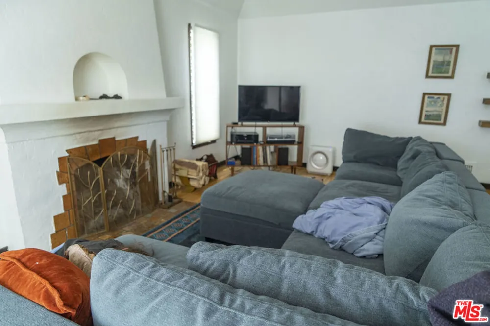 1211 S Hayworth Avenue Los Angeles, CA 90035