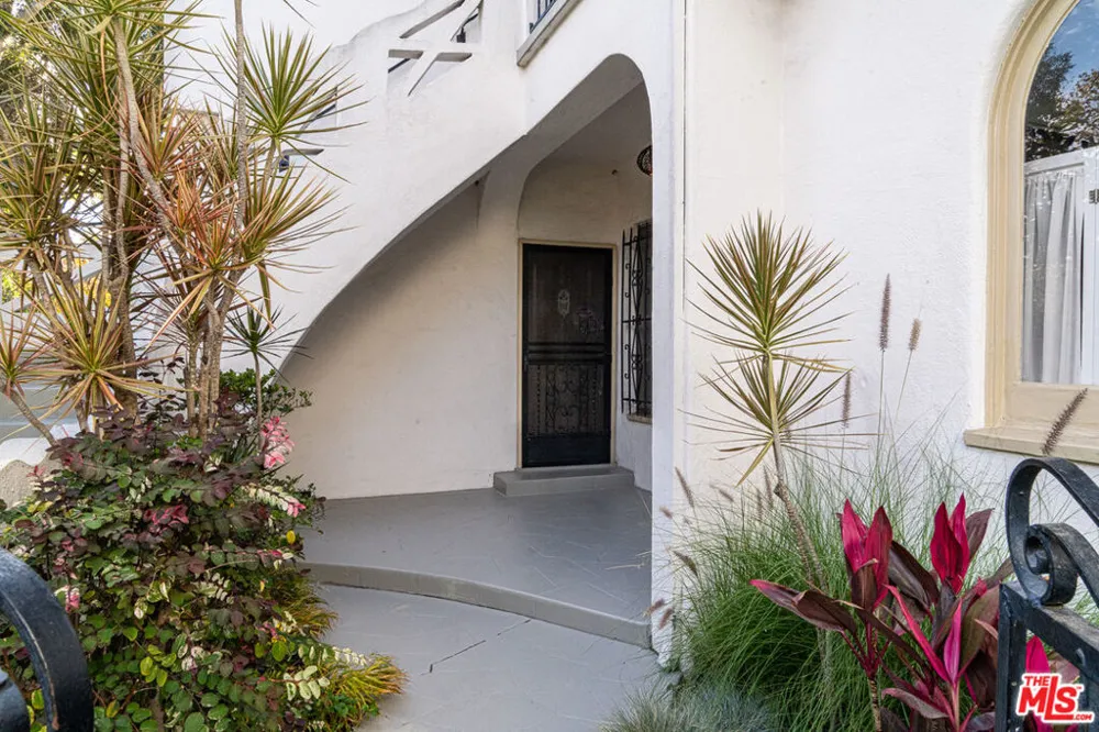 1211 S Hayworth Avenue Los Angeles, CA 90035