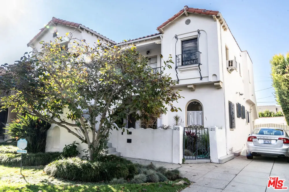 1211 S Hayworth Avenue Los Angeles, CA 90035