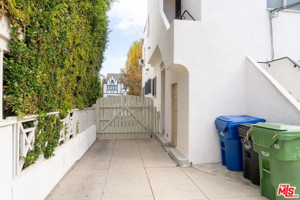 1211 S Hayworth Avenue Los Angeles, CA 90035