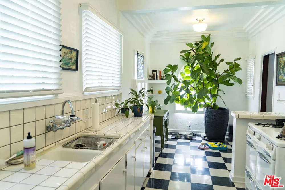 1211 S Hayworth Avenue Los Angeles, CA 90035