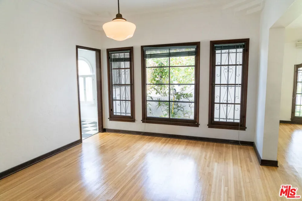 1211 S Hayworth Avenue Los Angeles, CA 90035