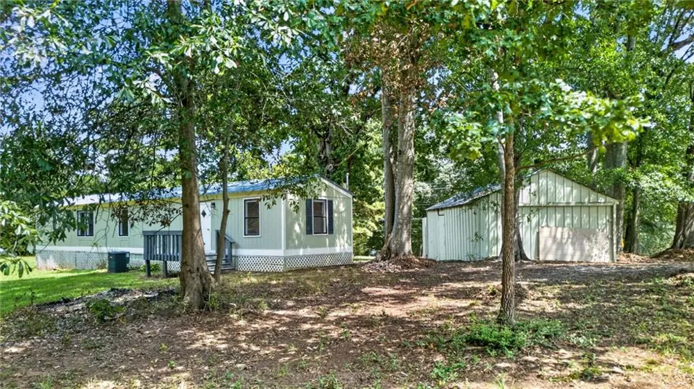 195 Hale Road Maysville, GA 30558