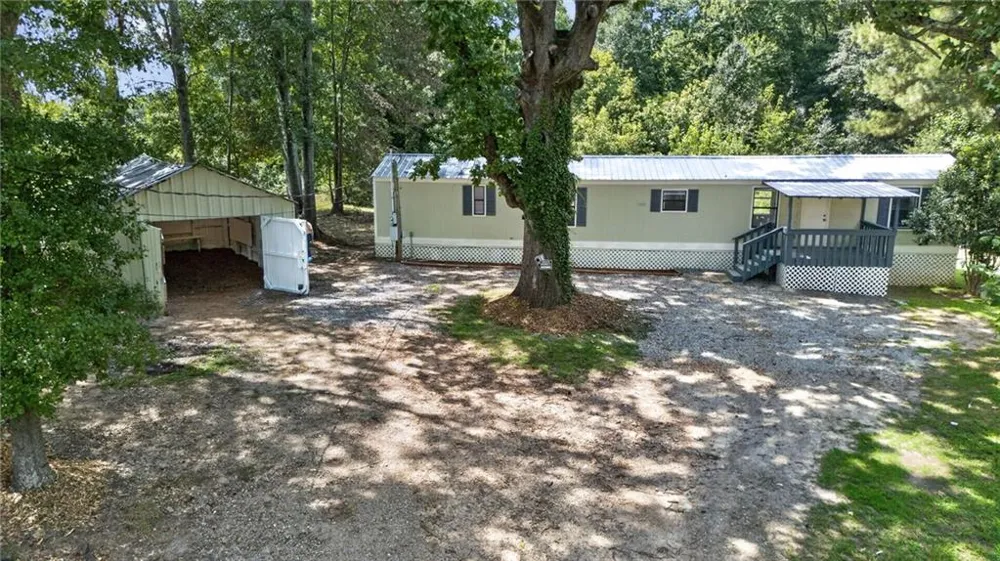195 Hale Road Maysville, GA 30558