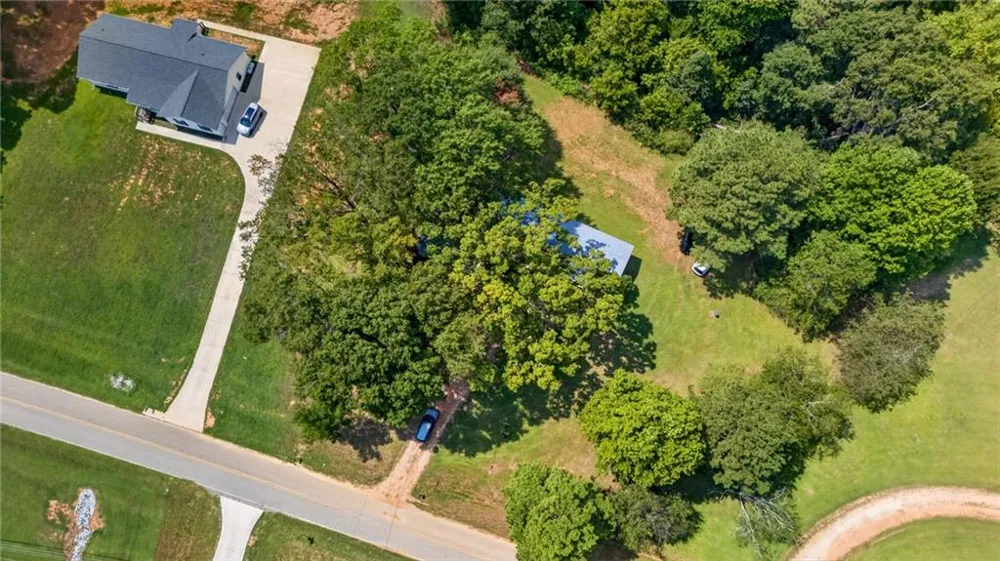 195 Hale Road Maysville, GA 30558