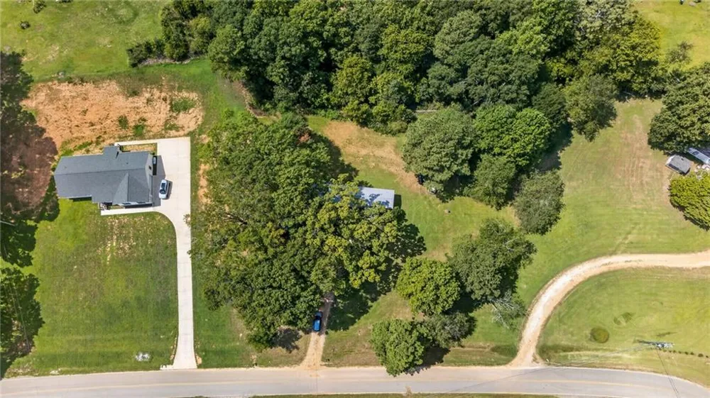 195 Hale Road Maysville, GA 30558