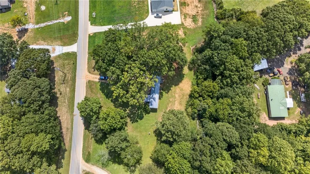 195 Hale Road Maysville, GA 30558