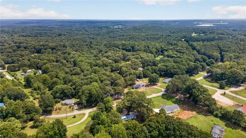 195 Hale Road Maysville, GA 30558