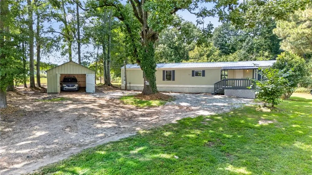195 Hale Road Maysville, GA 30558
