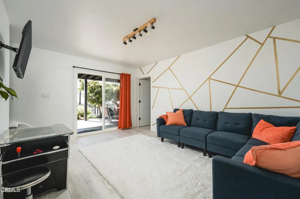 3086 GROVE STREET Ventura, CA 93003