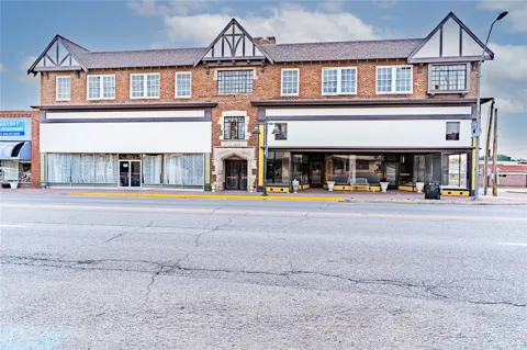 305 Main Street