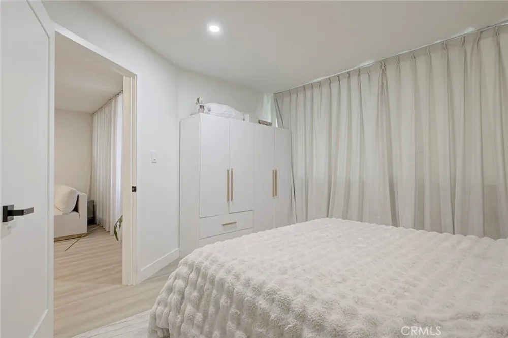 5411 Tyrone Avenue #203 Sherman Oaks, CA 91401